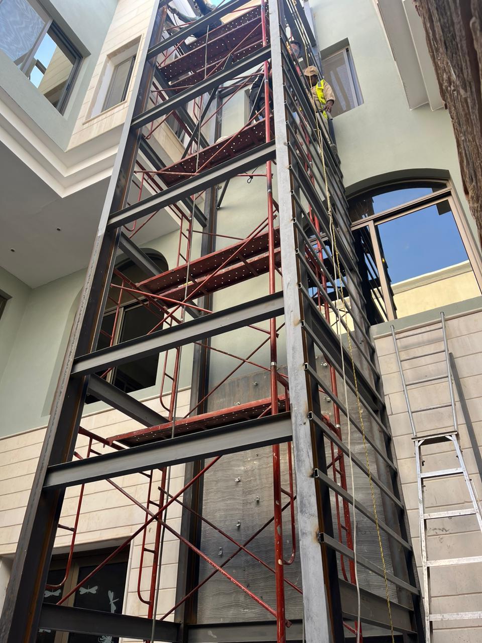 مصاعد رجال الانشاء